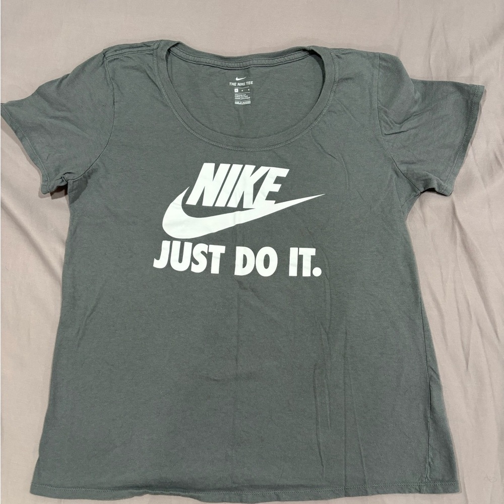 Nike women t-shirt